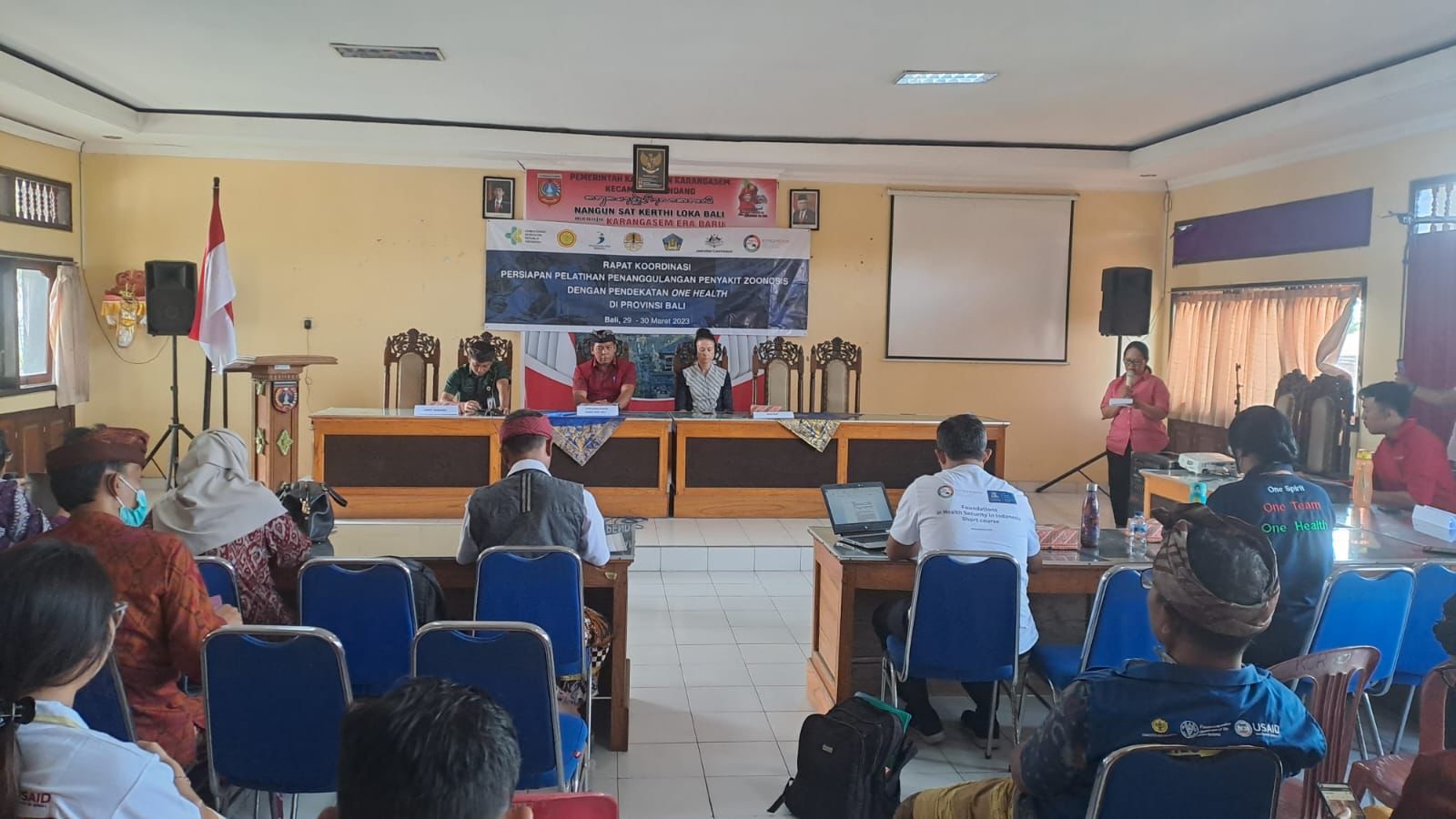 MENGHADIRI RAPAT KOORDINASI PERSIAPAN PELATIHAN PENANGGULANGAN PENYAKIT ZOONOSIS DENGAN PENDEKATAN ONE HEALTH <strong>DI KANTOR CAMAT RENDANG KAB. KARANGASEM29 S/D 30 MARET 2023</strong>