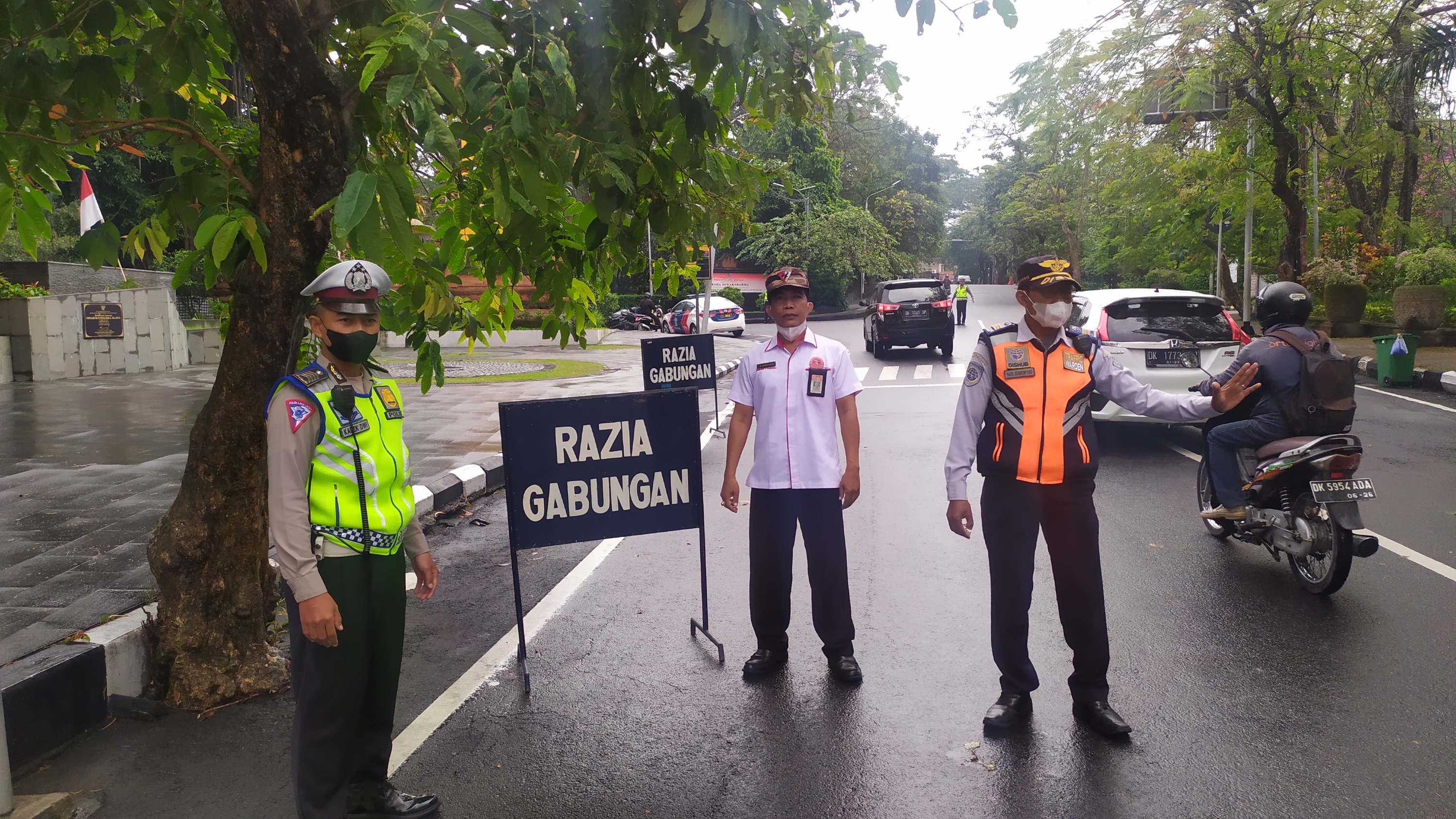 SAMSAT DENPASAR GENCARKAN RAZIA GABUNGAN