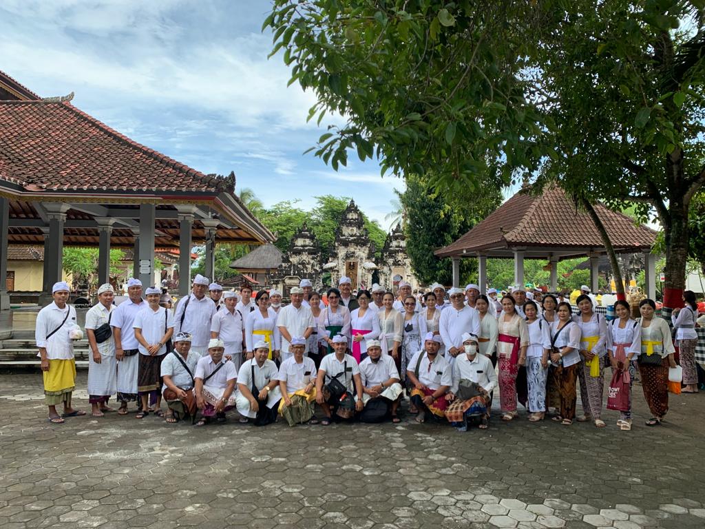 KEPUASAN SPIRITUAL MELALUI “TIRTAYATRA” DI PURA DALEM PED