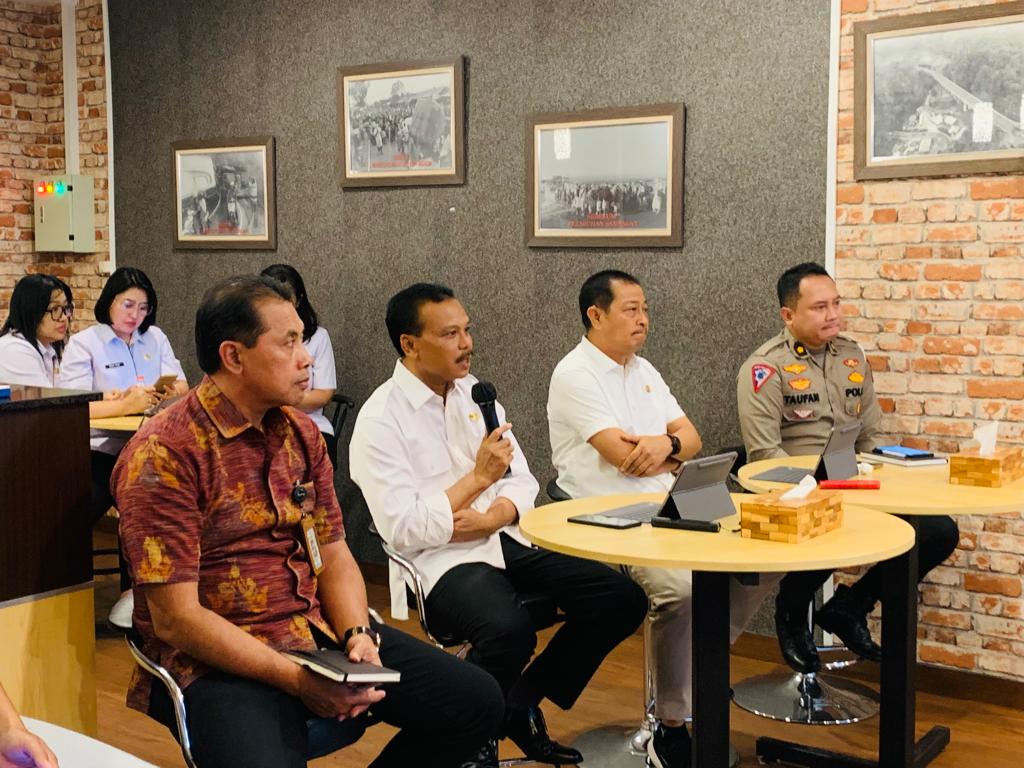 TIM PEMBINA SAMSAT   BAHAS  INOVASI DAN LAYANAN SAAT CUTI BERSAMA