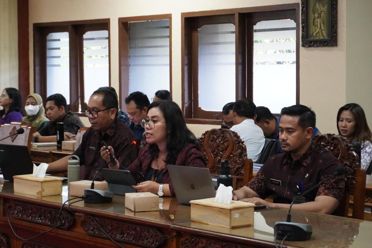 Rapat Terkait Evaluasi Pendapatan Daerah Khususnya PAD