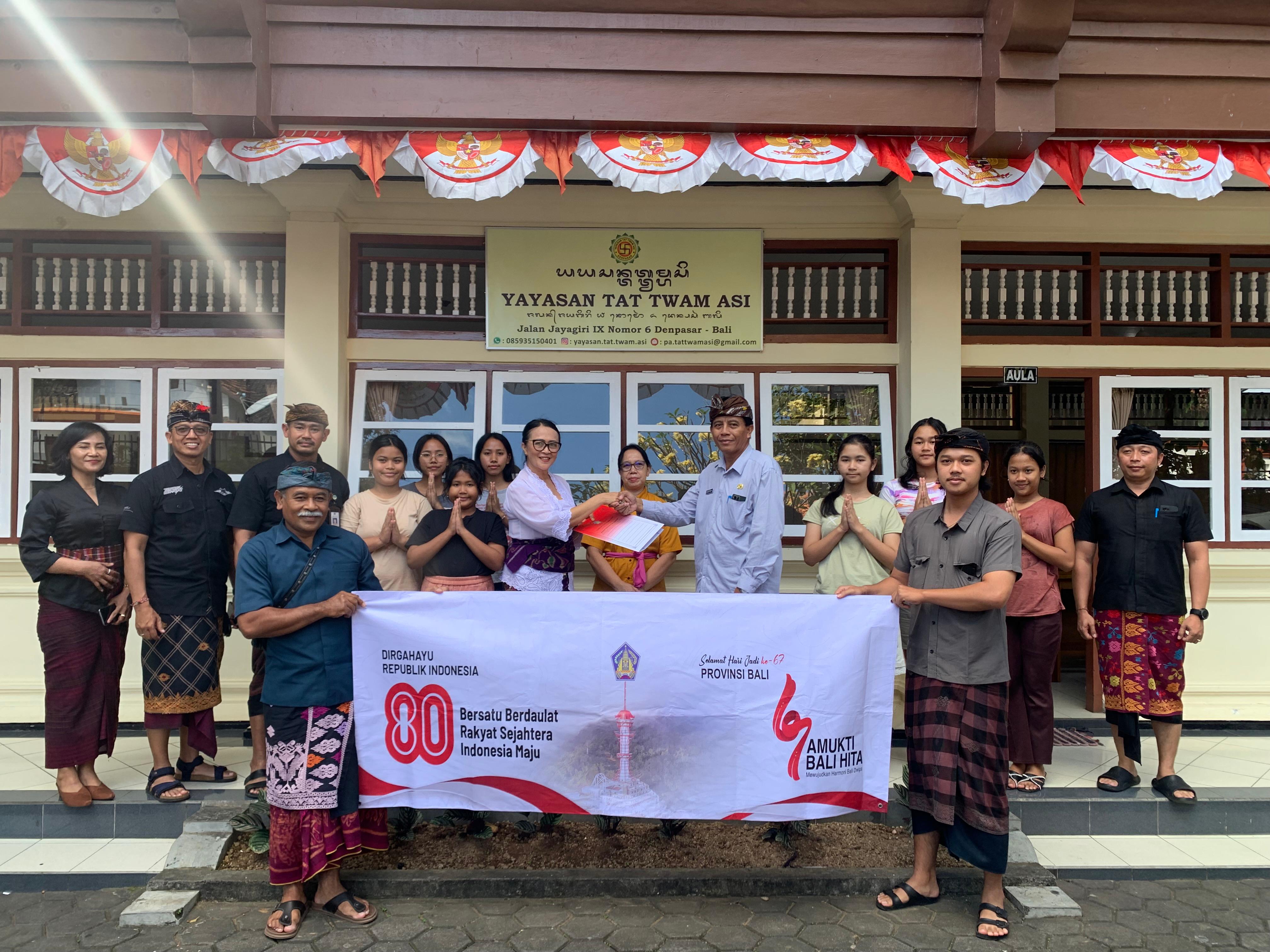 Bakti Sosial mengunjungi Panti Asuhan Yayasan Tat Twam Asi