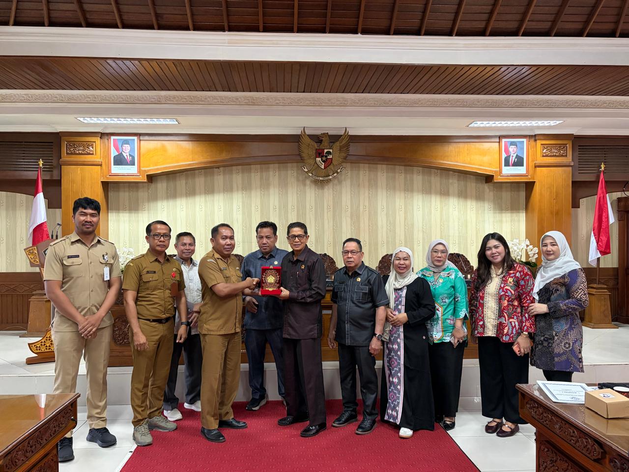 Menerima Kunjungan Kerja Komisi I DPRD Provinsi Kalimantan Tengah