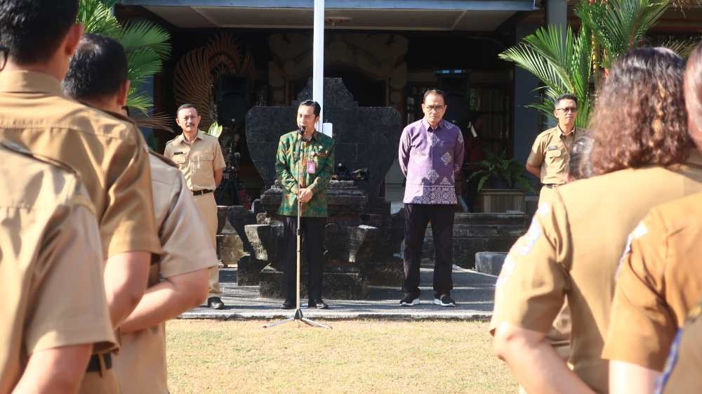 Pimpin Apel Disiplin, Kepala Bappeda Bali Tekankan Disiplin Humanis dan Lepas Pejabat Purna Tugas