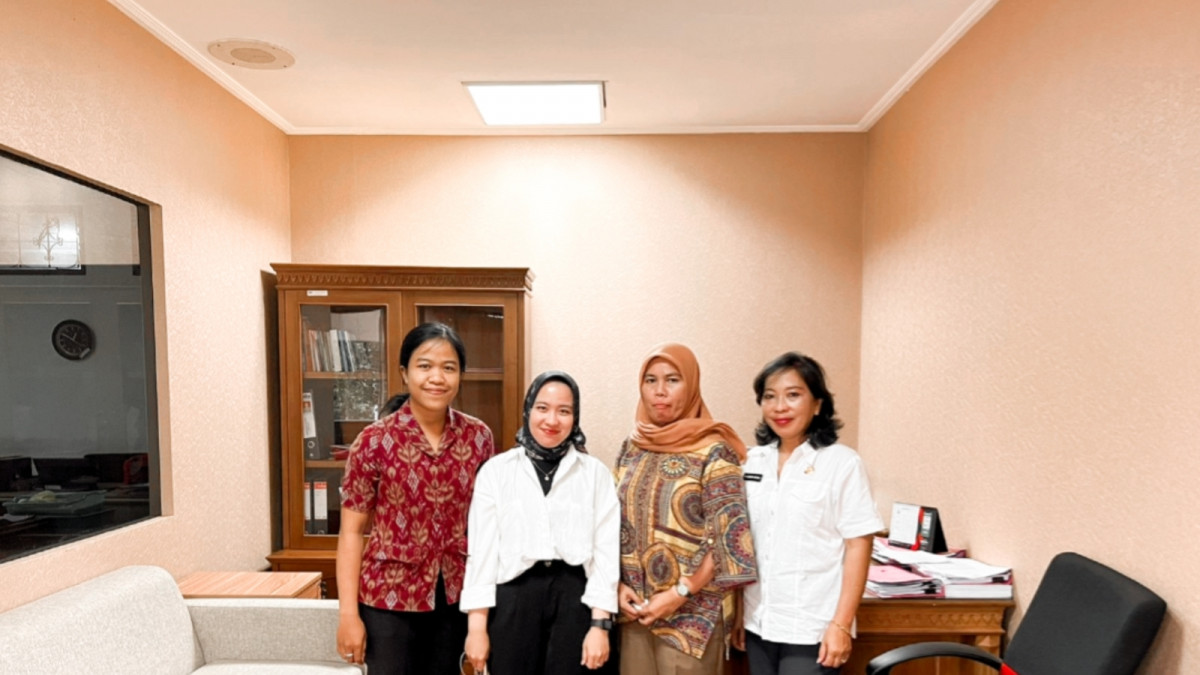 Menerima Kunjungan Kerja Biro Hukum Sekretariat Jenderal Kemendagri RI