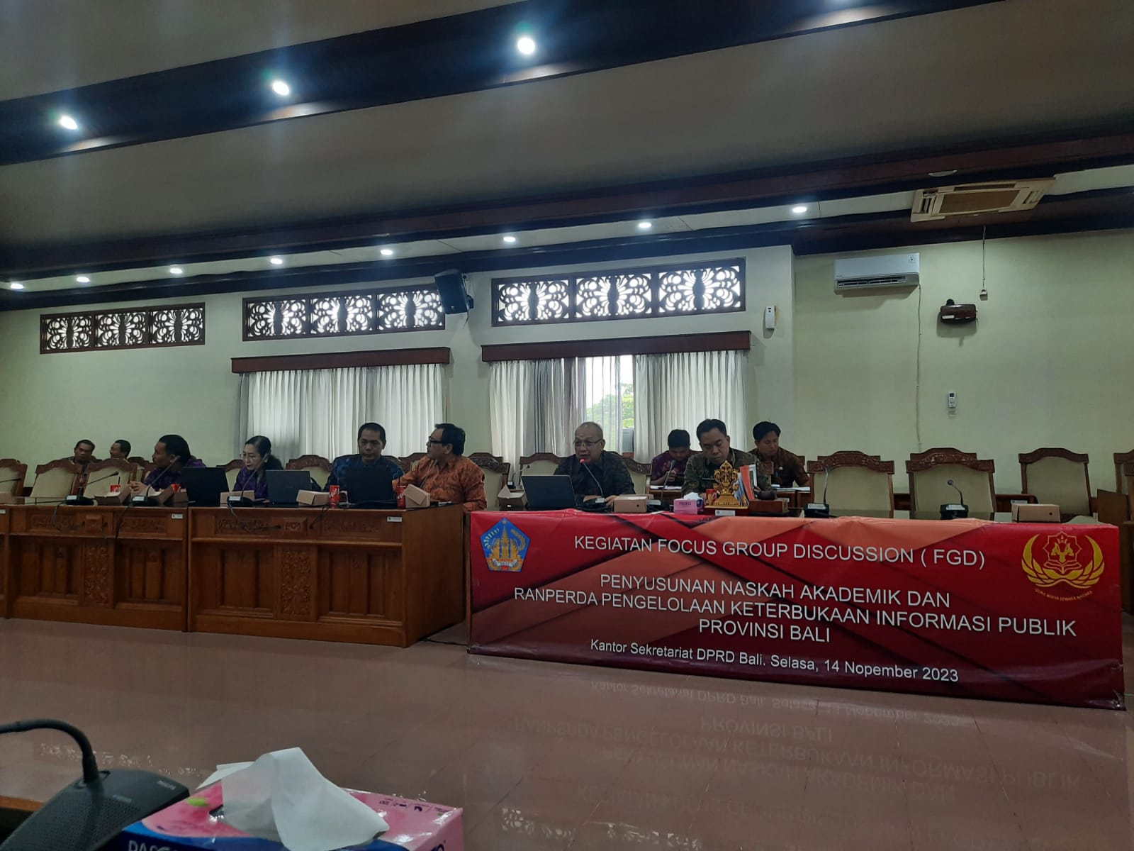 Biro Hukum Setda Provinsi Bali Mengikuti FGD Penyusunan Naskah Akademik dan Draft Raperda tentang Pengelolaan Keterbukaan Informasi Publik