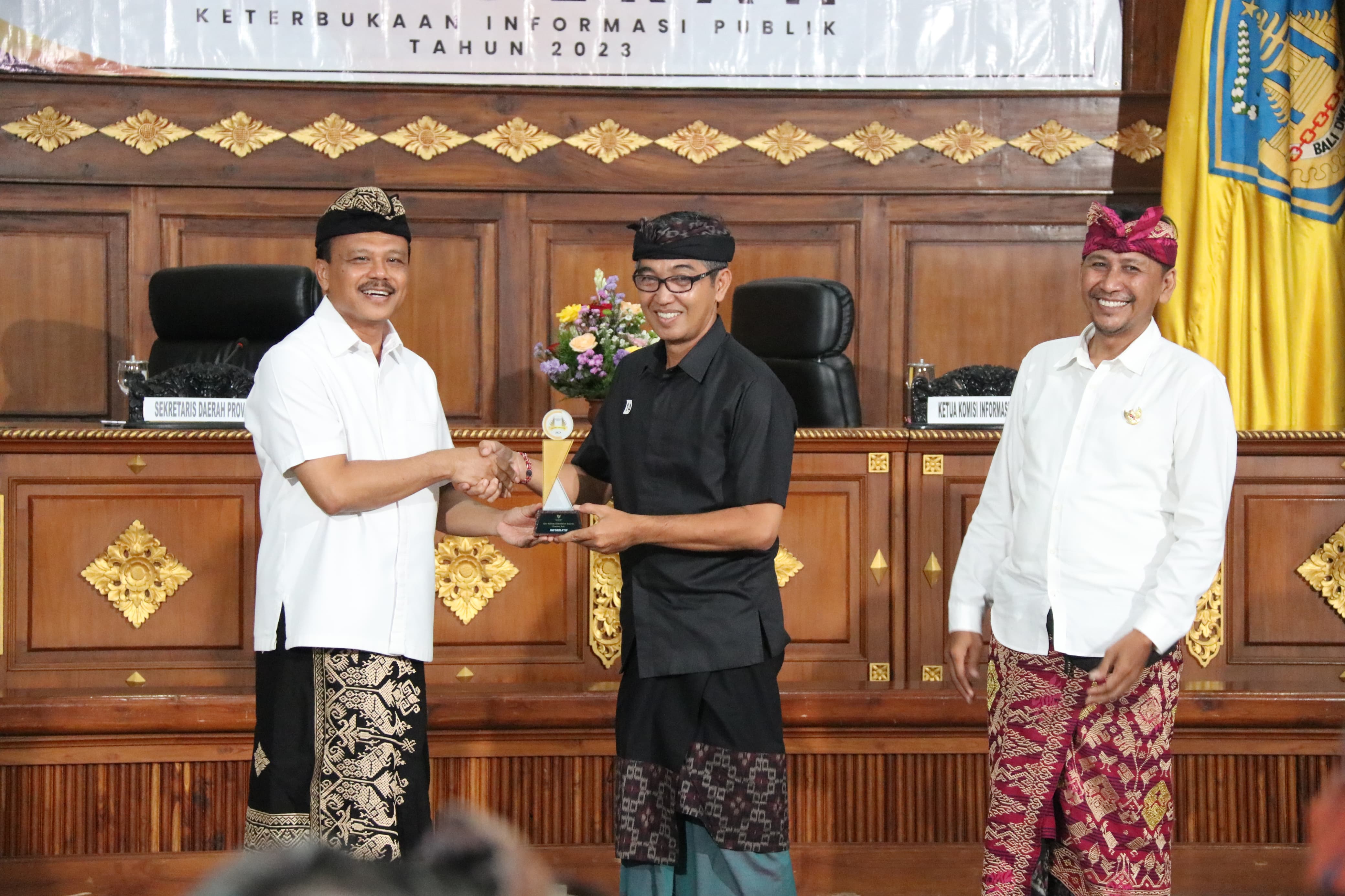 Biro Hukum Sekretariat Daerah Provinsi Bali meraih predikat informatif dalam Anugerah Keterbukaan Informasi Publik Tahun 2023