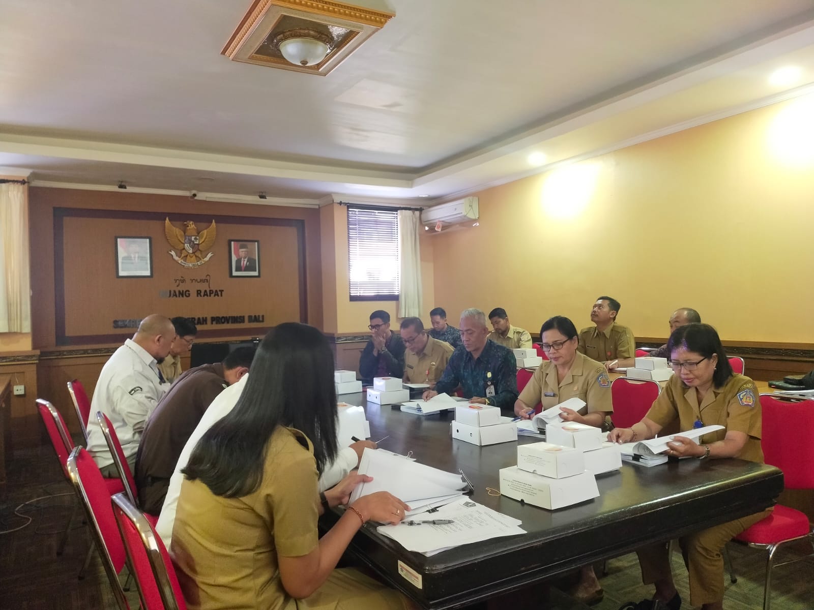 Rapat Penelitian Berkas Administrasi Pemberhentian Anggota DPRD Kab. Tabanan dan Badung masa jabatan 2019-2024 dan Pengangkatan Anggota DpRD 2024-2029