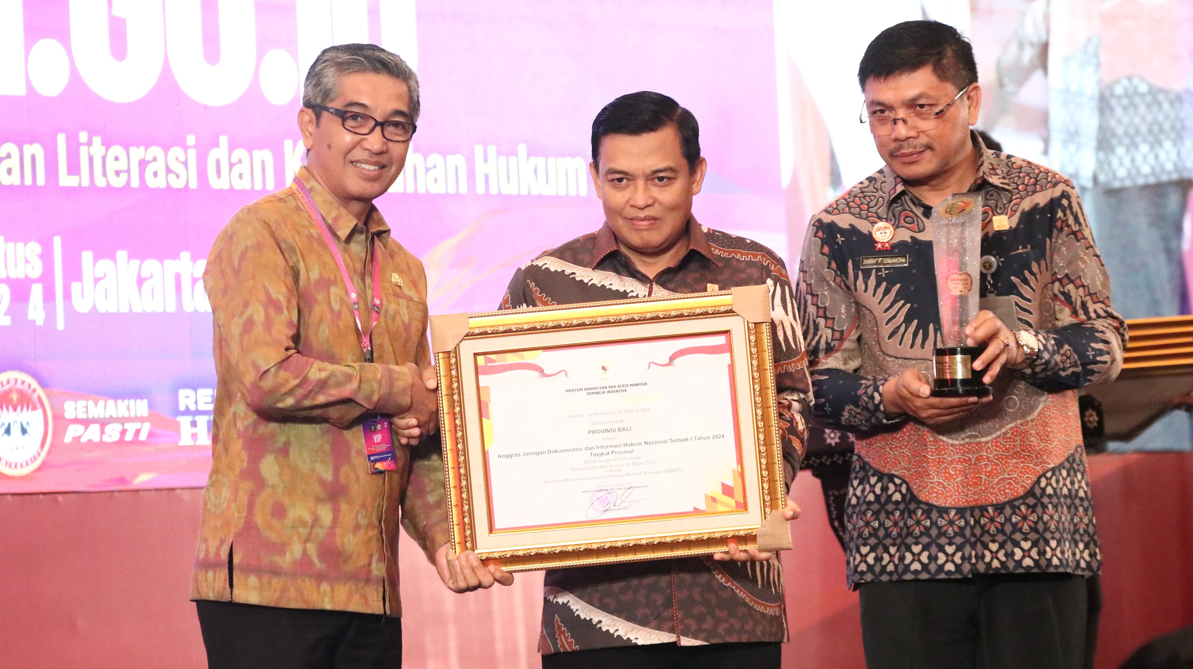 PROVINSI BALI MERAIH PENGHARGAAN TERBAIK I “KATEGORI PROVINSI"DALAM PENGELOLAN JARINGAN DOKUMENTASI DAN INFORMASI HUKUM (JDIH)