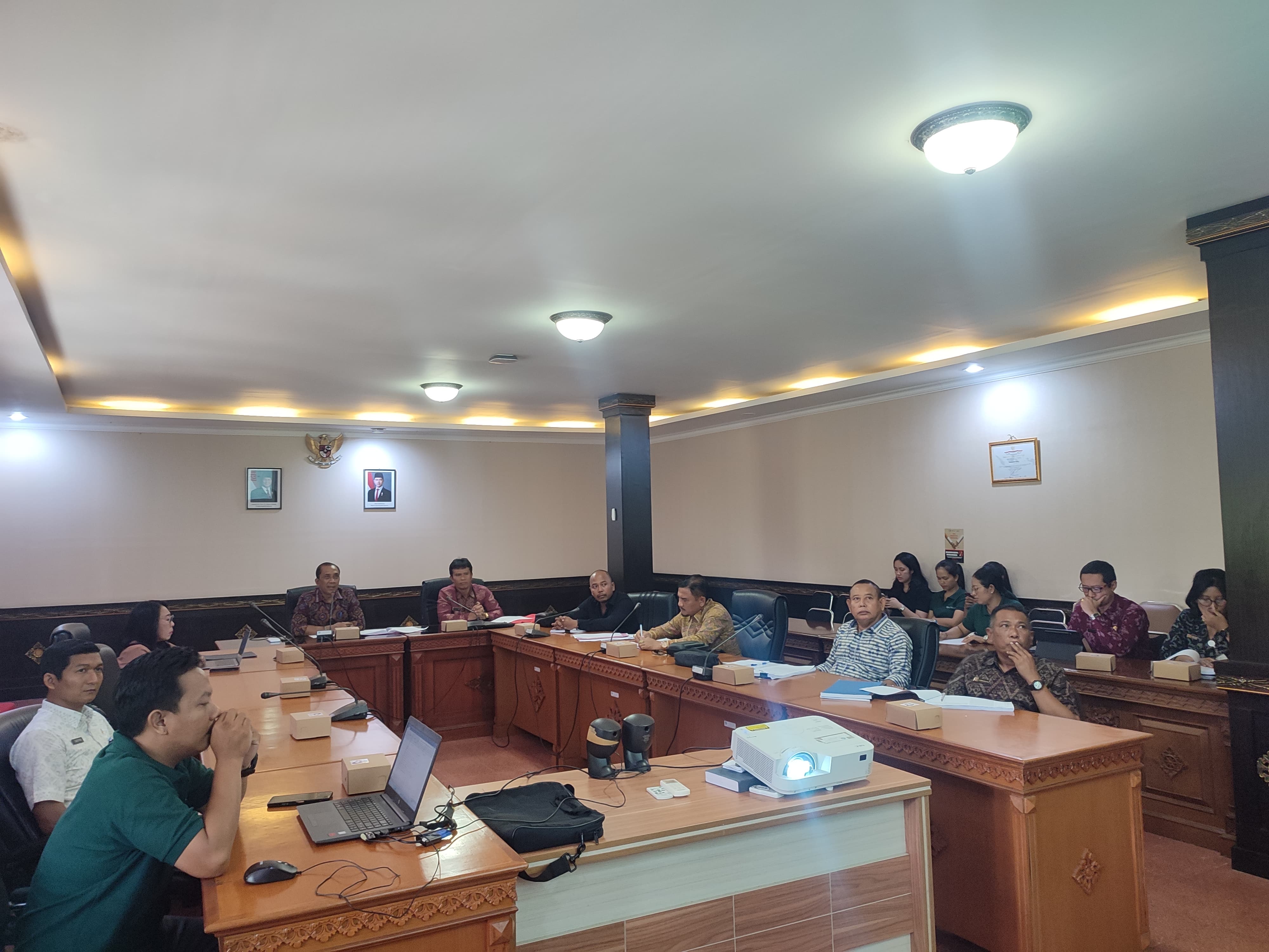 Rapat Pembahasan Rancangan Peraturan DPRD Karangasem Tentang Tata Tertib