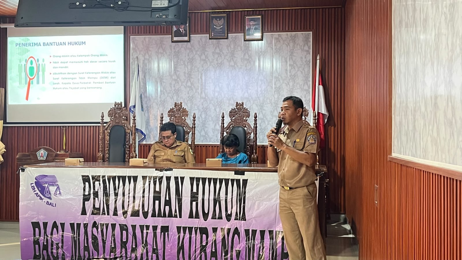 Biro Hukum Setda Provinsi Bali Gelar Penyuluhan Hukum bagi Masyarakat Miskin di Desa Tegal Tugu Gianyar