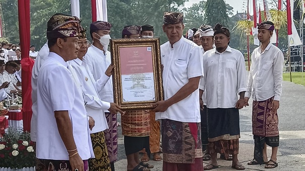 Biro Pengadaan Barang/Jasa Dan Perekonomian Setda Provinsi Bali Memperoleh Penghargaan Adhyasta Prajaniti