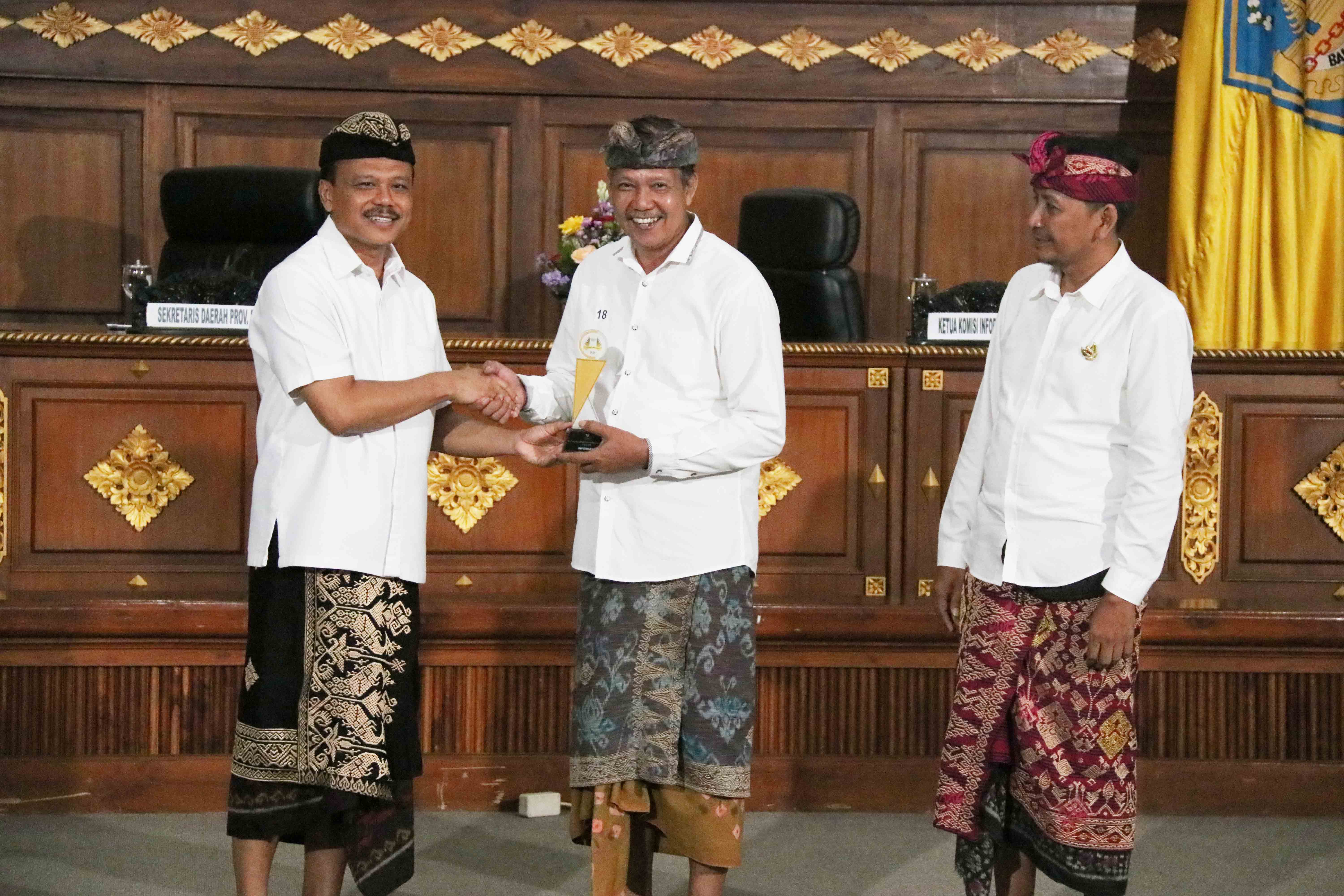 Biro Pengadaan Barang/Jasa dan Perekonomian Setda Provinsi Bali memperoleh Penghargaan sebagai Badan Publik Informatif Tahun 2023