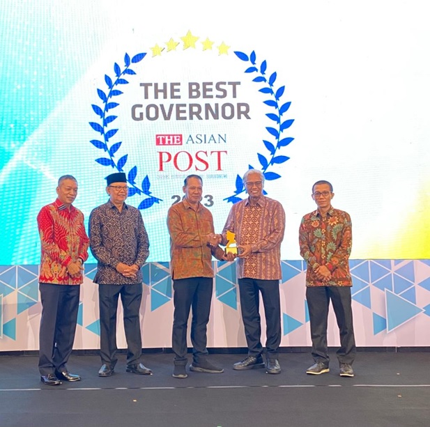 Gubernur Bali, I Wayan Koster, Memperoleh Penghargaan Yaitu "The Best Governor 2023 : In Economic Turn Around By Maximizing BPD To Support SME Sector"