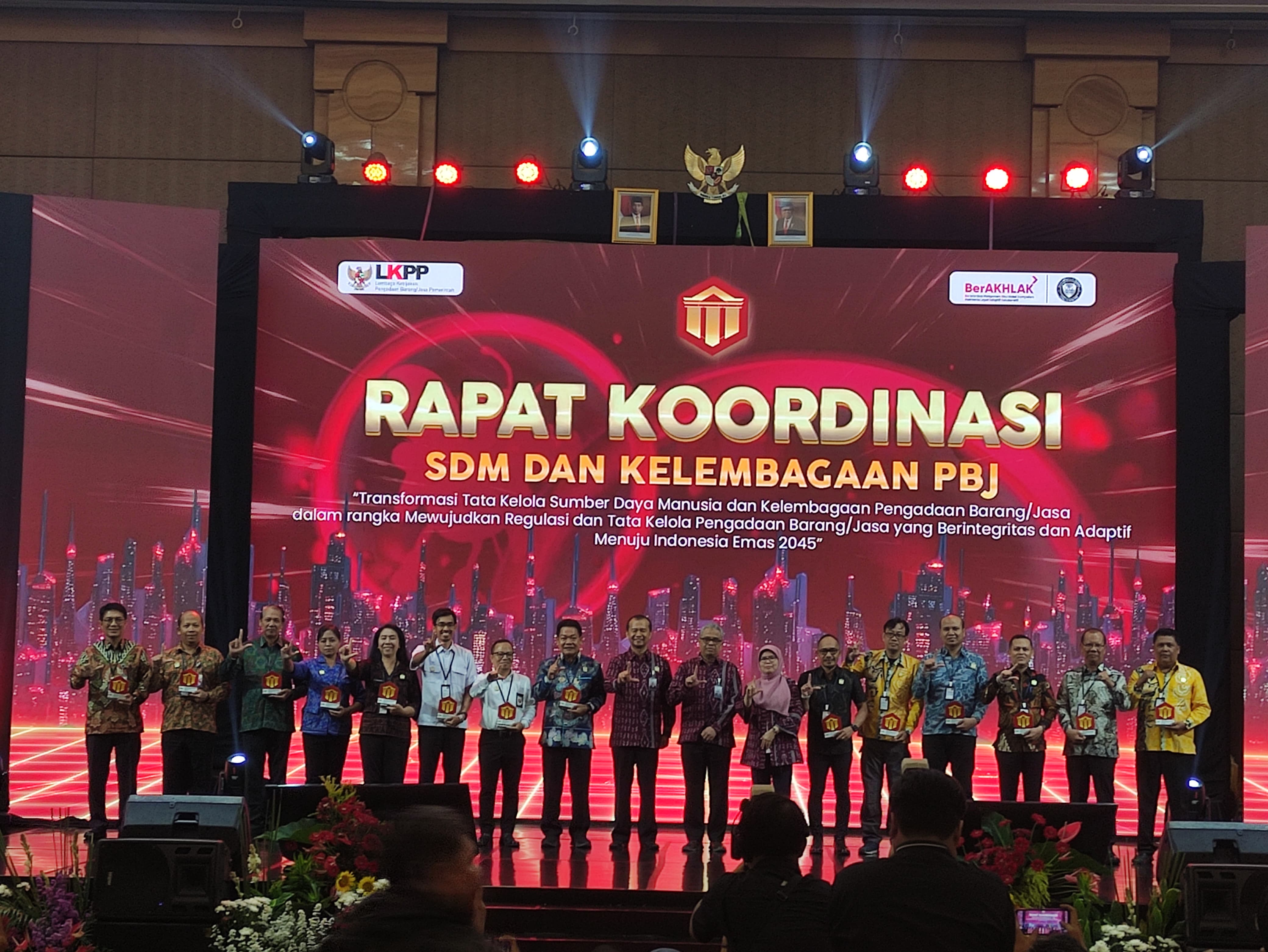 Pemerintah Provinsi Bali meraih Penghargaan UKPBJ Proaktif dengan Keterisian JF PPBJ dan Nilai ITKP Tertinggi Kategori Pemerintah Provinsi Tahun 2024