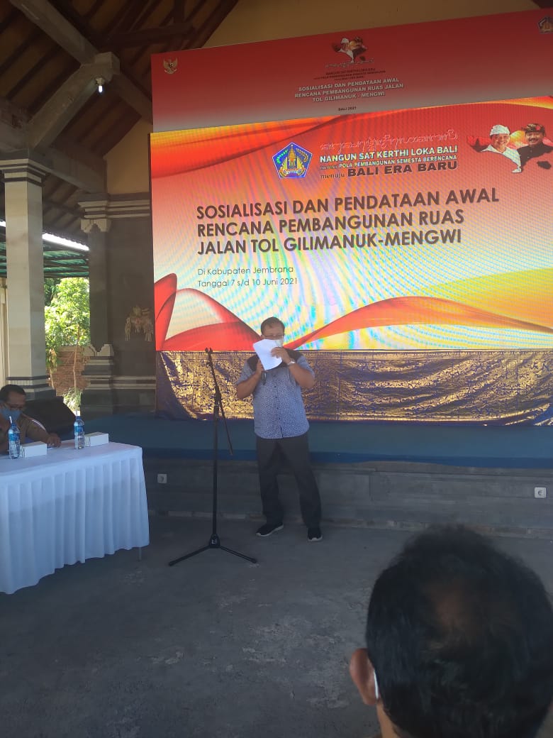 Sosialisasi dan Pendataan Awal Rencana Pembangunan Ruas Jalan Tol Gilimanuk - Mengwi di Aula Kantor Desa Candikusuma, Kabupaten Jembrana