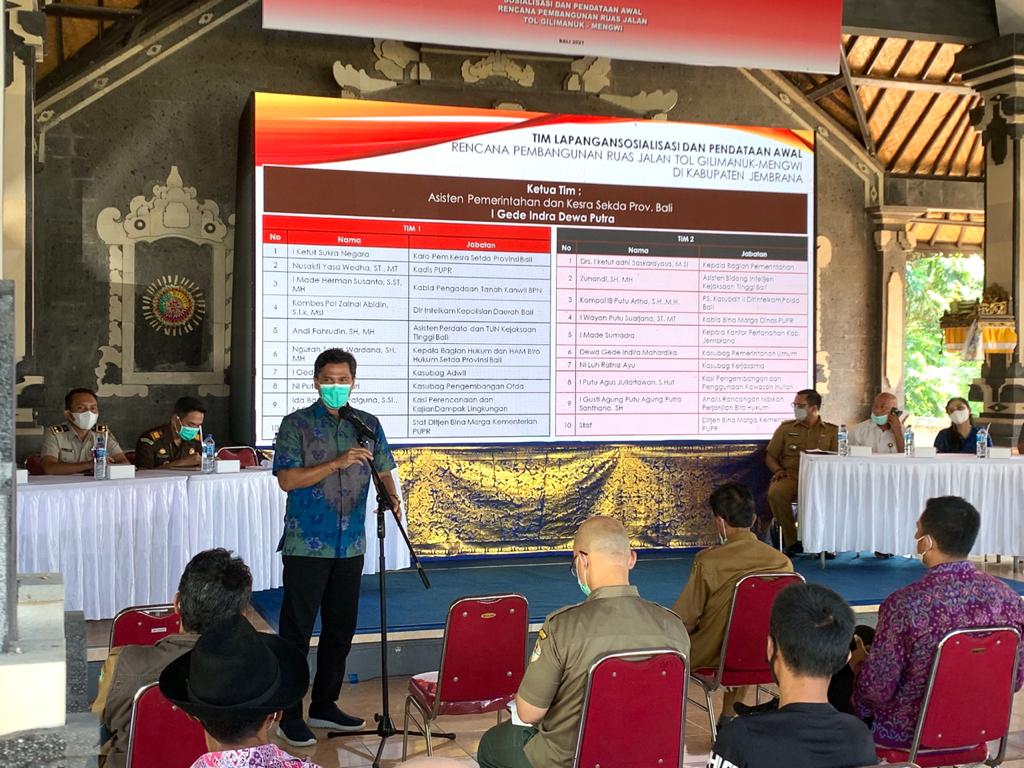 Sosialisasi Dan Penetapan Awal Rencana Pembangunan Ruas Jalan Tol Gilimanuk-Mengwi Di Wantilan Pura Desa Melaya