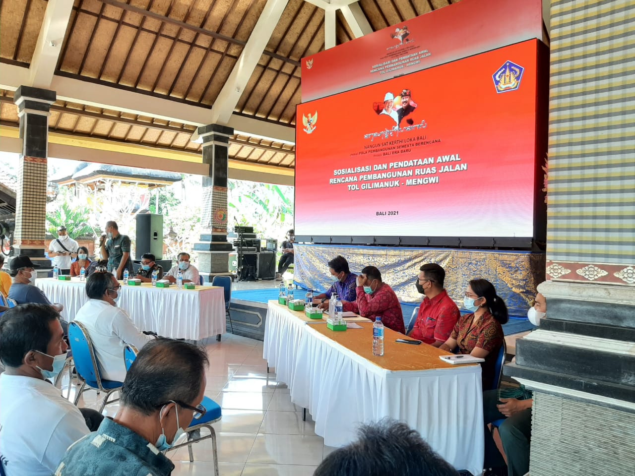 Kegiatan Sosialisasi Dan Pendataan Awal Rencana Pembangunan  Jalan Tol Gilimanuk - Mengwi Di Wantilan Pura Puseh Pergung Kabupaten Jembrana