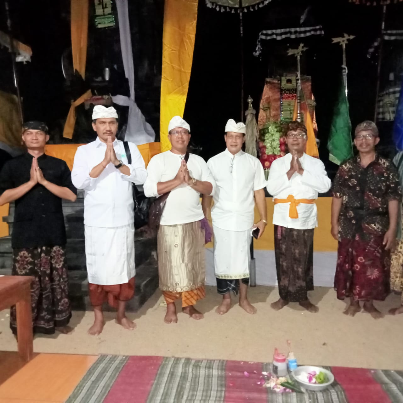 Biro Pemerintahan dan Kesejahteraan Rakyat Setda Provinsi Bali Menghadiri Uleman dan Persembahyangan pada Pujawali di Pura Kahyangan Jagat Amerta Jati Balekambang Malang Jawa Timur