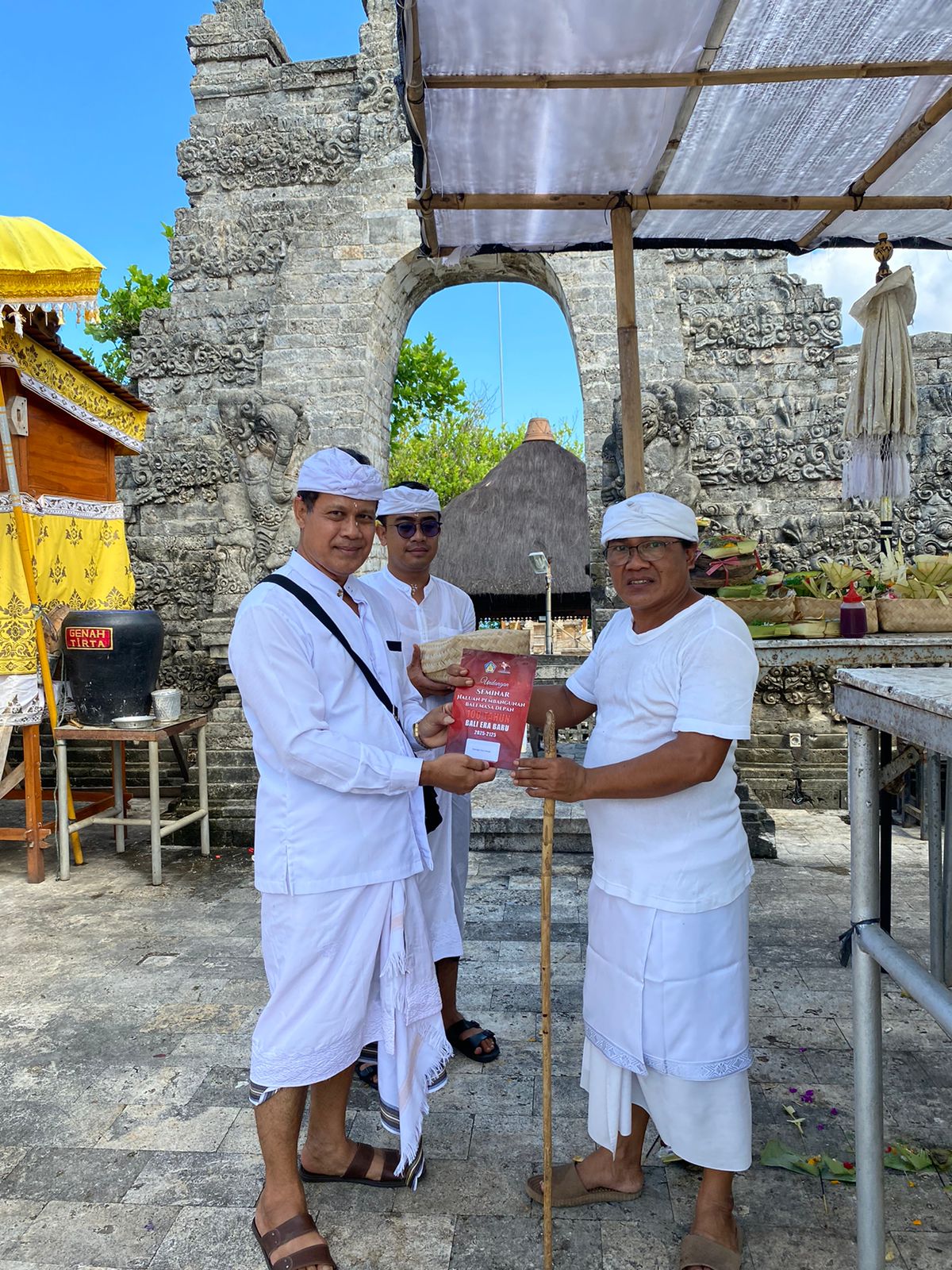 Matur piuning dan ngaturan uleman dalam rangka Seminar Haluan Masa Depan Pembangunan 100 Tahun Bali Era Baru Tahun 2025-2125 di pura Uluwatu, Pura Puncak Mangu, Pura Silayukti, Pura Kancing Gumi, Pura Andakasa, Dan Lainnya