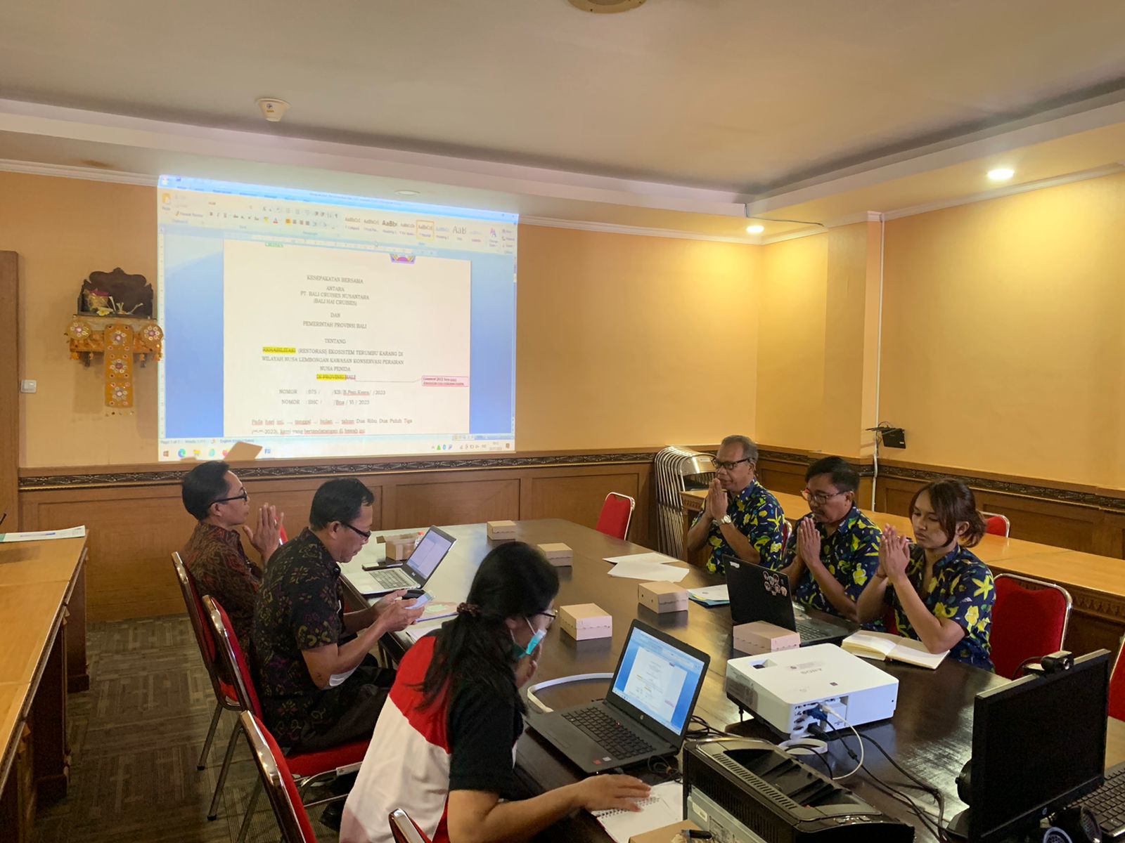 Rapat pembahasan draft Kesepakatan Bersama dan Perjanjian Kerja Sama antara Pemprov Bali dengan PT Bali Hai Cruise tentang rehabilitasi terumbu karang di Provinsi Bali