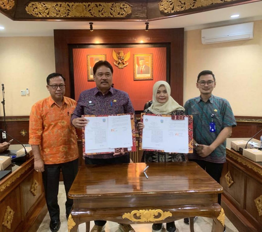 Acara penandatanganan perjanjian kerja sama antara Pemerintah Provinsi Jawa Timur dan Pemerintah Provinsi Bali tentang Kegiatan Upaya Pelestarian Naskah Kuno Nusantara serta monitoring dan evaluasi pelaksanaan kerja sama Pemerintah Provinsi Jawa Timur den