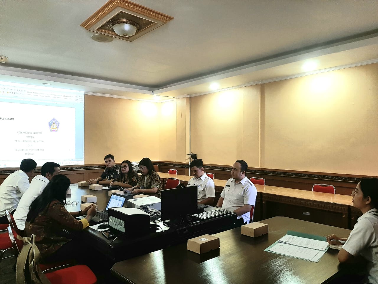 Rapat pembahasan draft Kesepakatan bersama antara PT. Bali Unggul Sejahtera dengan Pemerintah Provinsi Bali tentang Pemanfaatan Platform E-Marketplace Balimall