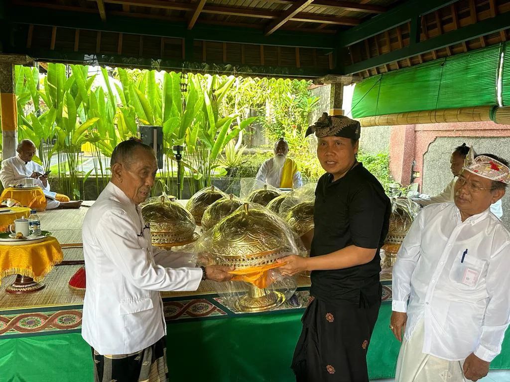Paruman Sulinggih Purohita Sabha Budaya Bali dan Penyerahan Siwa Upakrana Kepada para Sulinggih di Pasraman Windusara Blahbatuh Gianyar