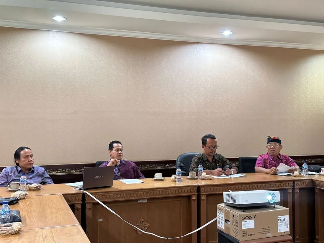 Rapat Upacara Bumi Sudha yang akan di selenggarakan di 3 lokasi yaitu di Pura Besakih, Pura Ulun Danu Batur dan Pura Segara Watu Klotok