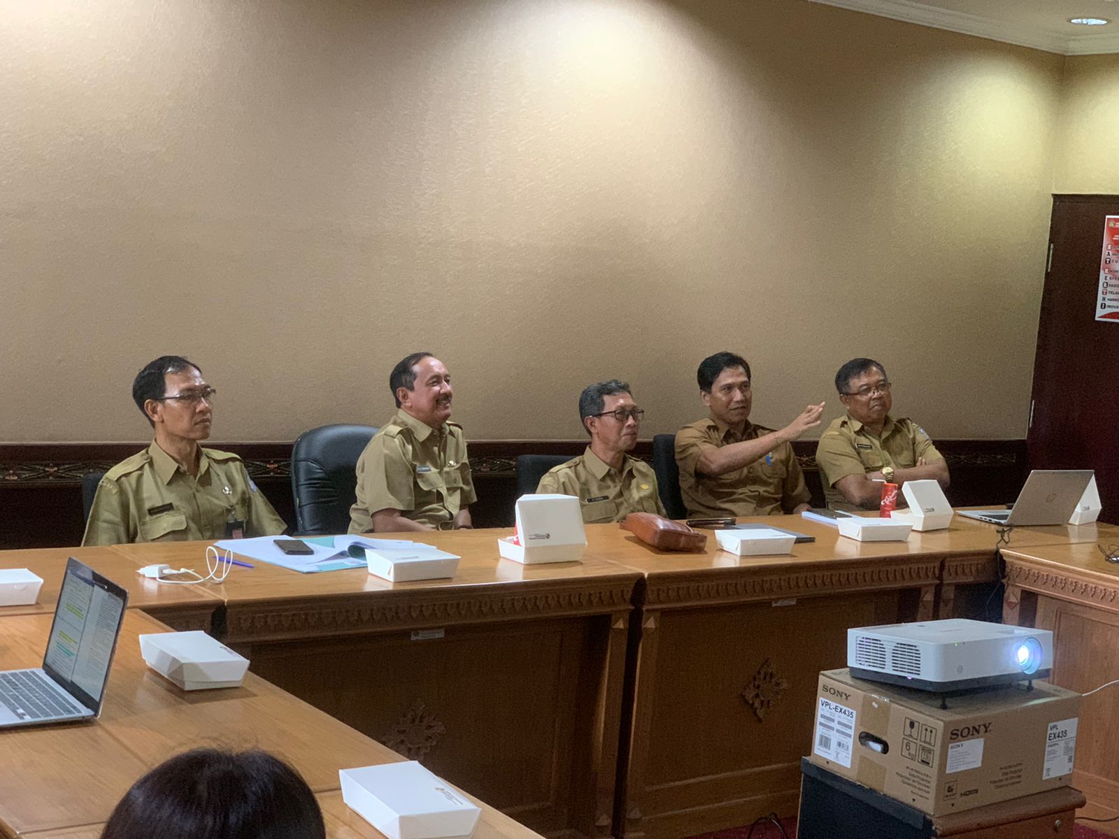 Rapat pembahasan lanjutan Perjanjian Kerja Sama antara Pemprov Bali dengan PT. Bank Pembangunan Daerah Bali tentang Penyediaan Sistem Layanan Perbankan, Pembangunan dan Pengembangan Sistem Informasi Pengelolaan PAD Provinsi Bali serta Integrasi Sistem dan
