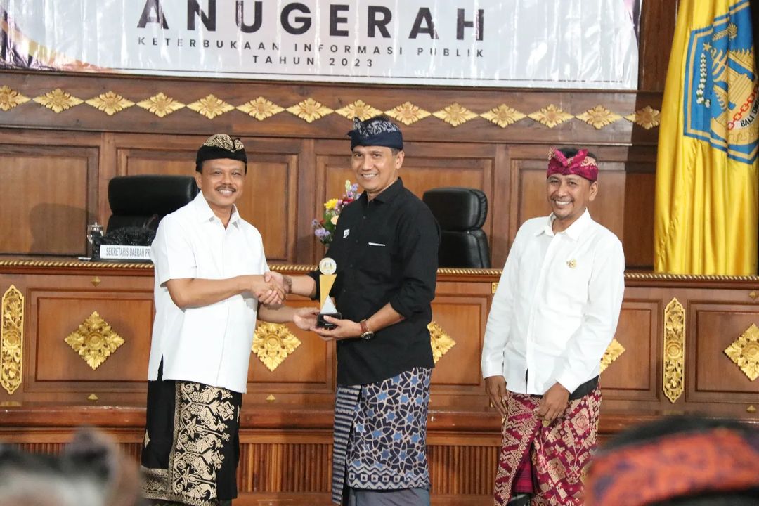 Biro Pemerintahan dan Kesejahteraan Rakyat mendapat penghargaan sebagai salah satu Badan Publik dengan kategori "Informatif" pada acara Anugerah Keterbukaan Informasi Publik Tahun 2023