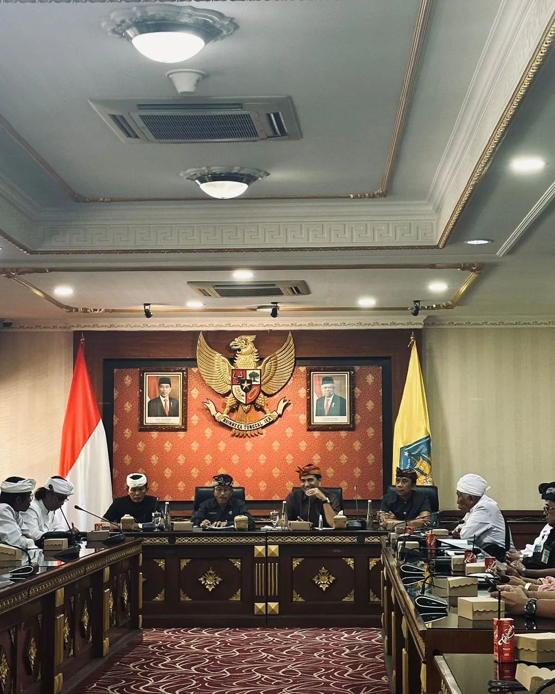 Rapat koordidinasi dengan Bendesa Adat Besakih dan Pengurus Paieketan Pemangku Pura Agung Besakih