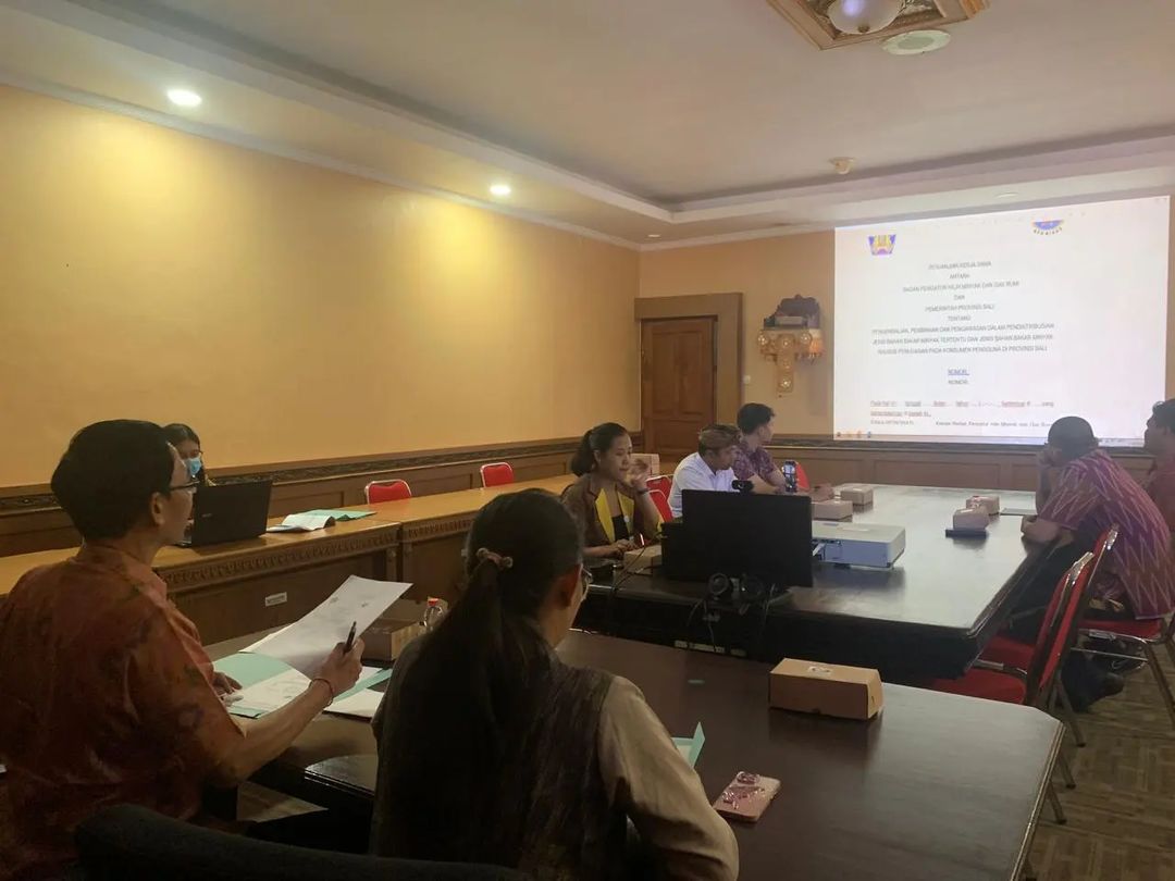 rapat pembahasan Draft Perjanjian Kerja Sama antara Badan Pengatur Hilir Minyak dan Gas Bumi dengan Pemerintah Provinsi Bali tentang Pengendalian, Pembinaan, dan Pengawasan dalam Pendistribusian Jenis Bahan Bakar Minyak Tertentu (JBT) dan Jenis Bahan Baka