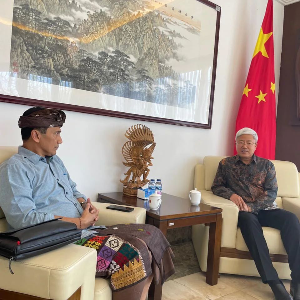 Kepala Biro Pemerintahan dan Kesejahteraan Rakyat (Dr. I Ketut Sukra Negara, S.Sos. M.Si) melaksanakan pertemuan dengan Consul Generale RRT di Denpasar membahas terkait hubungan diplomatik dan kerjasama Pemerintah Provinsi Bali