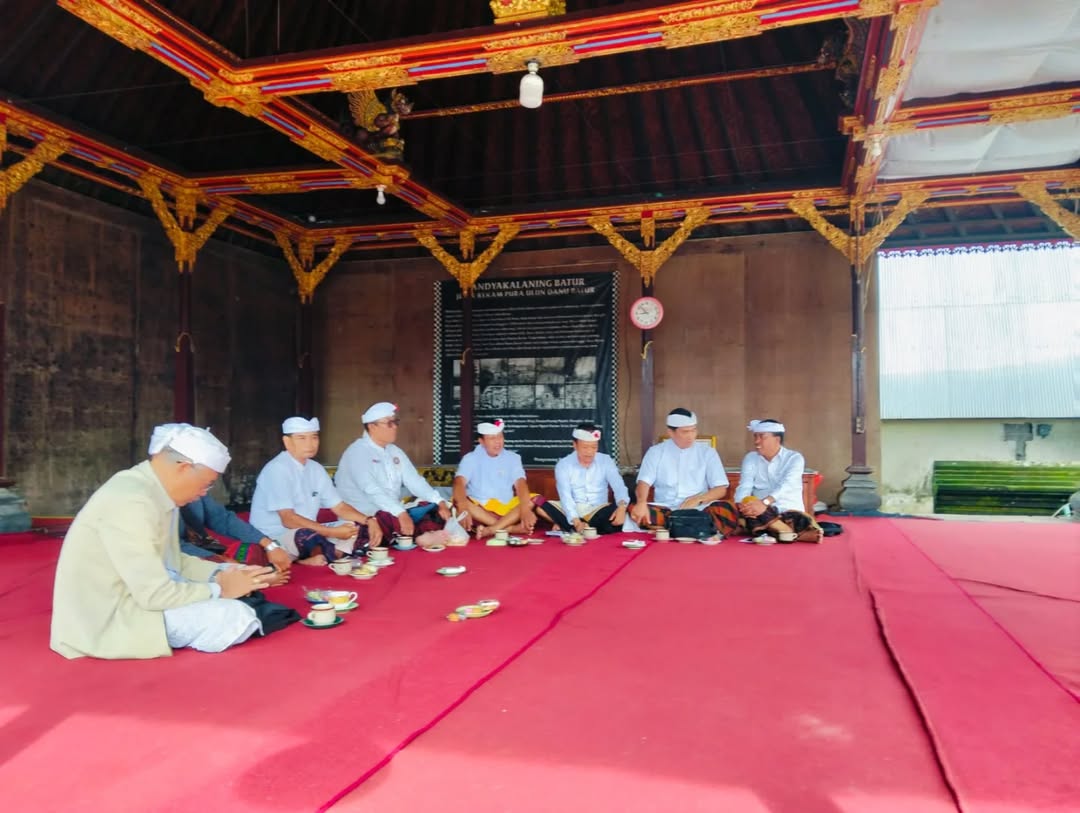 Persembahyangan bersama dalam rangka Upacara Bumi Sudha Mohon Kerahayuan Jagat di Pura Hulun Danu Batur, Pura Besakih dan Pura Watuklotok