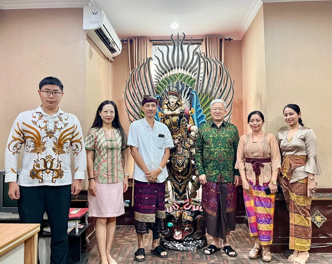 Menerima Konjen RRT di Denpasar