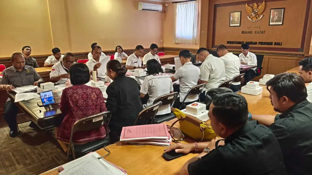 Rapat Verifikasi berkas pemberhentian dan pengangkatan Pengganti Antar Waktu Anggota DPRD Kabupaten Gianyar