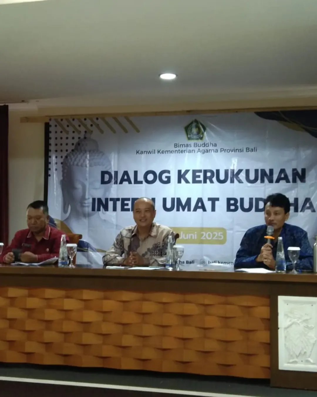 Kepala Biro Pemerintahan dan Kesejahteraan Rakyat Setda Provinsi Bali (I Made Dwi Arbani, S.ST., M.Si) menjadi narasumber pada acara Dialog Kerukunan Intern Umat Buddha pada Program Kerukunan Umta dan Layanan Kehidupan Beragama Tahun Anggaran 2025