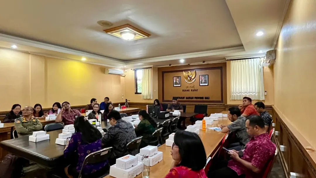 Rapat Sosialisasi secara daring terkait Surat Edaran Menteri Dalam Negeri Nomor 600.4/2851/ST tentang Penetapan Target Jumlah Warga Negara dan Mutu Minimal Layanan SPM di Daerah