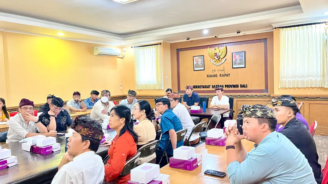 Rapat membahas rancangan Peraturan Gubernur Bali tentang Badan Pengelola Kawasan Suci Pura Agung Besakih