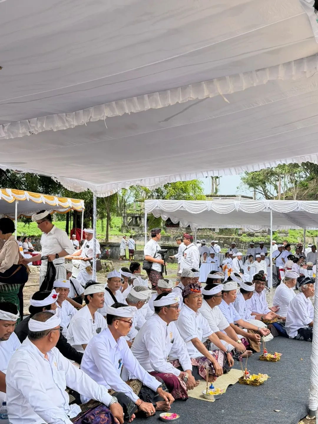Upacara Tawur Balik Sumpah Agung Lebur Sangsa lan Mapekelem di Wewidangan Pantai Padanggalak, Desa Adat Kesiman