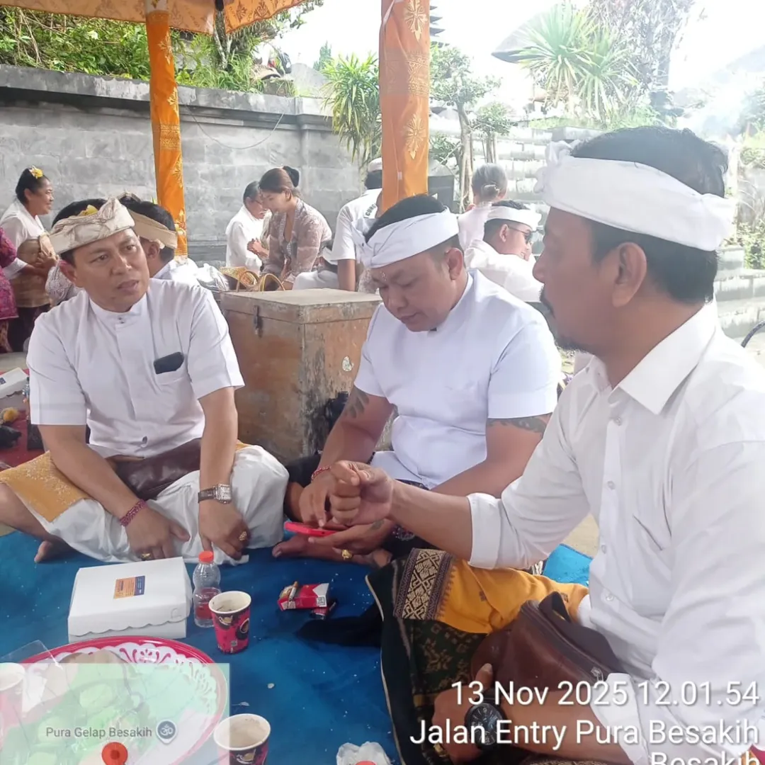Upacara Piodalan di Pedarman Arya Kepakisan Dauh Bale Agung, Banjar Besakih, Desa Besakih, Kecamatan Rendang Kabupaten Karangasem