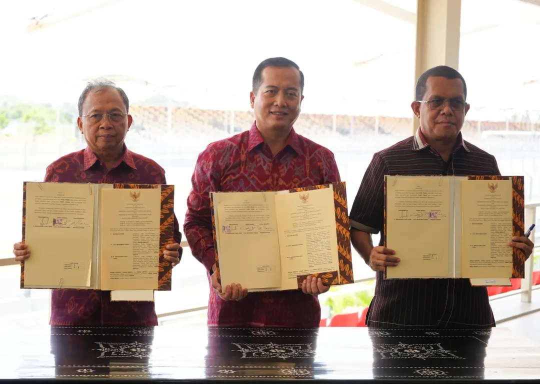 Penandatanganan Naskah Kesepakatan Bersama antara Pemerintah Provinsi Bali, Pemerintah Provinsi Nusa Tenggara Barat dan Pemerintah Provinsi Nusa Tenggara Timur bertempat di Sirkuit Internasional Pertamina Mandalika, Provinsi Nusa Tenggara Barat