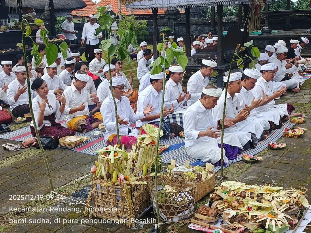 Biro Pemerintahan dan Kesejahteraan Rakyat memfasilitasi upacara bhumi sudha di Pura Pengubengan Besakih, Kecamatan Rendang, Kabupaten Karangasem