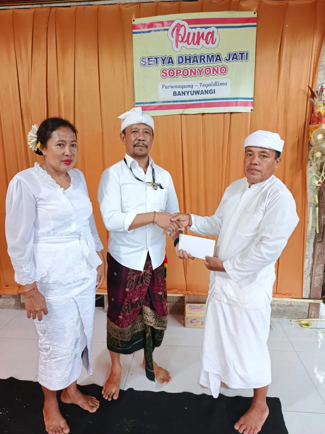 Biro Pemerintahan dan Kesejahteraan Rakyat menghadiri Upacara Pujawali di Pura Setya Dharma Jati Dusun Soponyono, Desa Purwoagung, Tegaldlimo, Banyuwangi