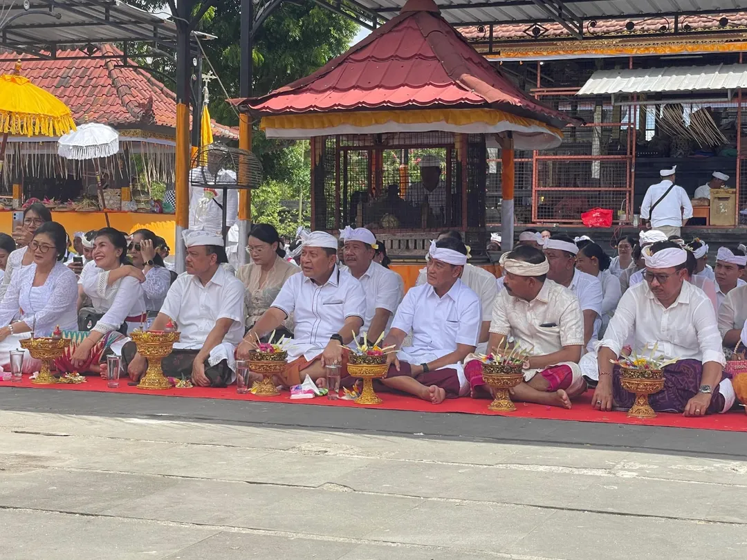 Acara persembahyangan (muspayang) pujawali di Pura Kahyangan Jagat Segara Rupek, Kecamatan Grokgak, Kabupaten Buleleng