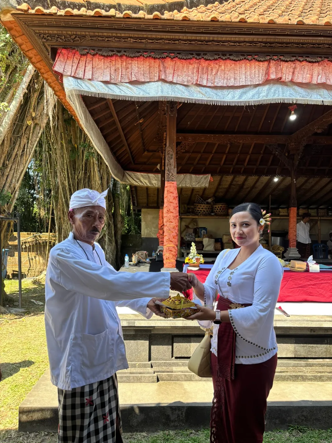 Upacara Piodalan di Pura Dalem Suralaga Abiantuwung Tabanan, turut dihadiri Bapak Wakil Bupati Tabanan, Bapak Adi Wiryatama DPR RI, DPRD Tabanan, dll