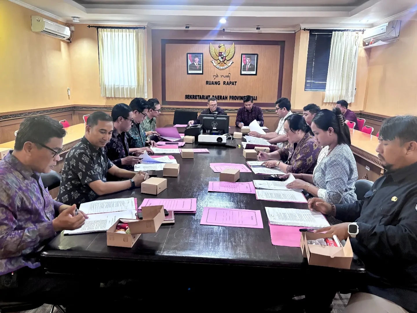 Rapat verifikasi berkas Pemberhentian dan Pengangkatan PAW Anggota DPRD Kabupaten Gianyar