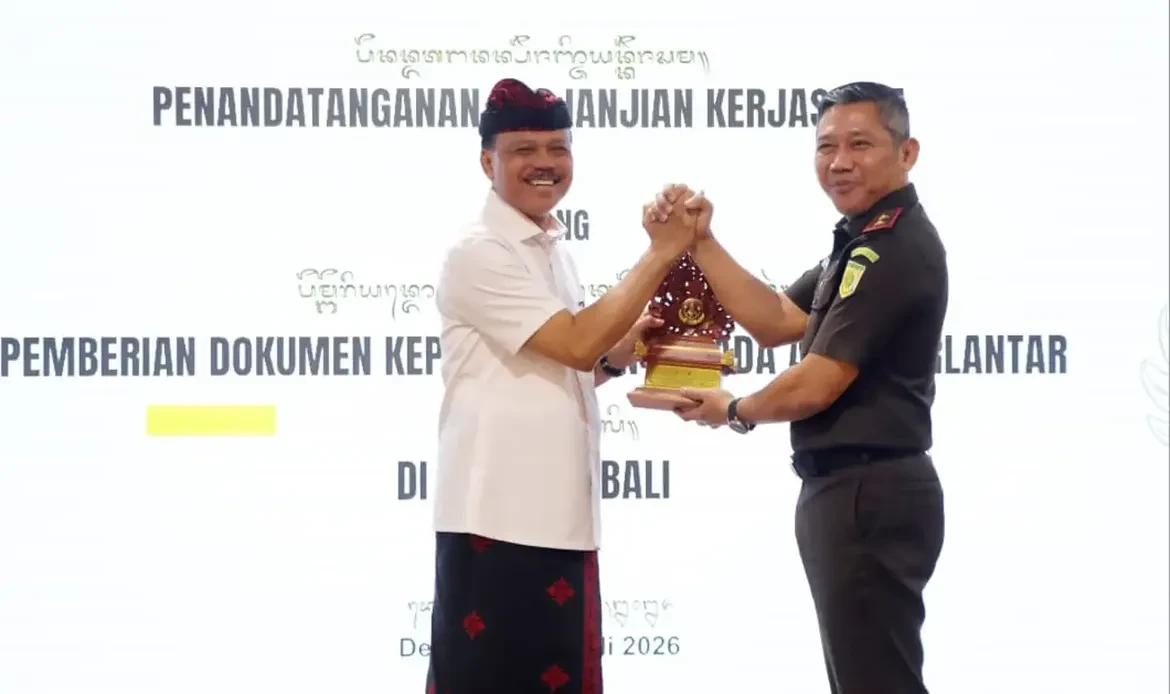 Penandatanganan naskah Perjanjian Kerja Sama tentang Pemberian Dokumen Kependudukan Kepada Anak Terlantar di Provinsi Bali