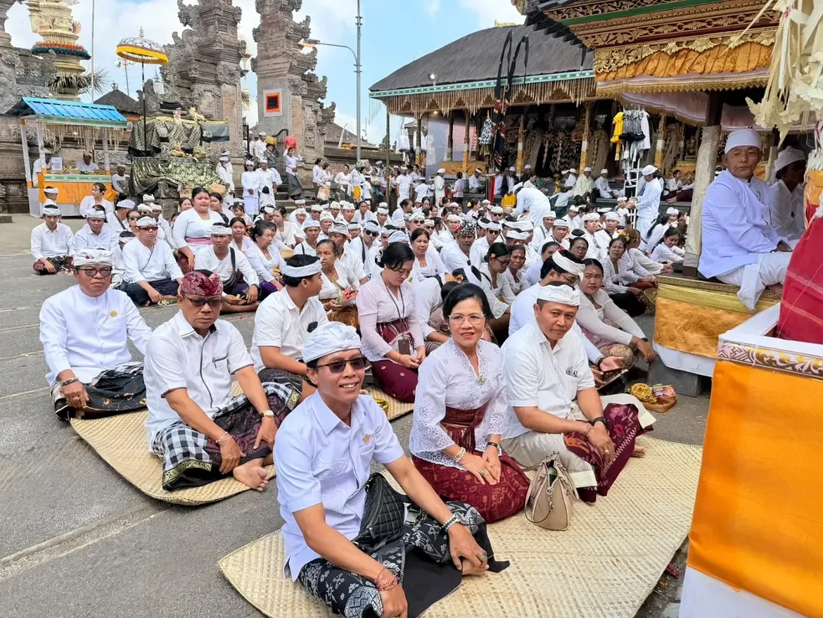 Uleman Upacara Pujawali di Pura Kahyangan Jagat Luhur Natar Sari Apuan, Desa Adat Apuan